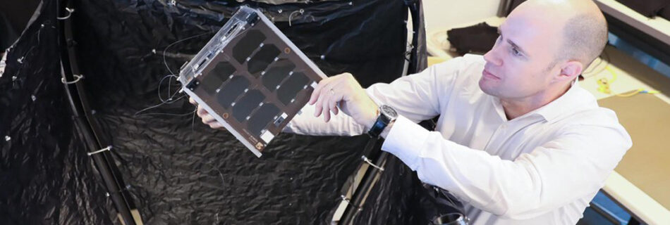 Luc Piguet showing the capture system